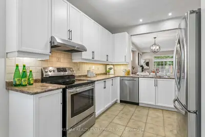 1633 Northmount Avenue 39, Mississauga, On L5e 1y9