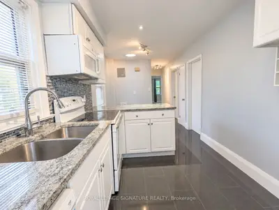13 Wesley Street 3, Toronto, On M8y 2w4