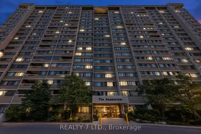 50 Elm Drive E 1507, Mississauga, On L5a 3x2