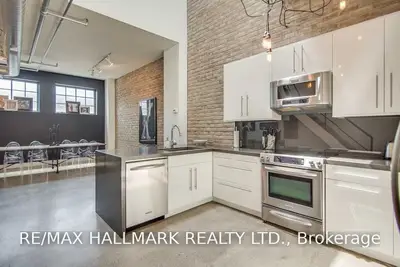 6 Bartlett Avenue 7, Toronto, On M6h 3e8