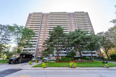 240 Scarlett Road #1906, Toronto, On M6n 4x4