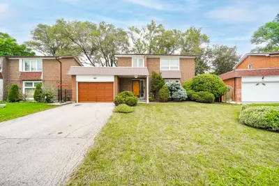 16 Opal Court, Toronto, On M9v 3n3