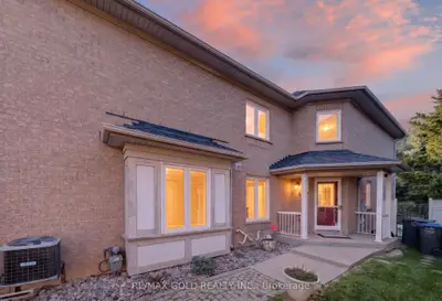 142 Pressed Brick Drive, Brampton, On L6v 4k6