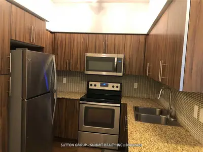 55 Speers Road 209, Oakville, On L6k 0h9
