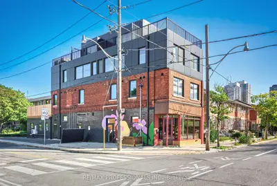 393 Perth Avenue 202, Toronto, On M6p 3y5