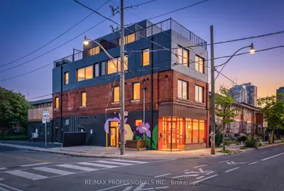393 Perth Avenue 202, Toronto, On M6p 3y5