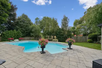 250 Mccraney Street W, Oakville, On L6h 3b2