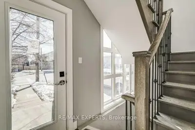 2 Hyde Avenue Upper, Toronto, On M6m 1j3