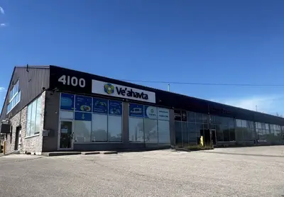4100 Chesswood Drive, Toronto, On M3j 2b9