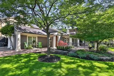 300 Lake Promenade, Toronto, On M8w 1b4