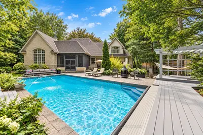 2209 Pineneedle Row, Mississauga, On L5c 1v4
