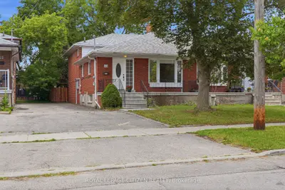 53 Grampian Crescent, Toronto, On M9l 2l2