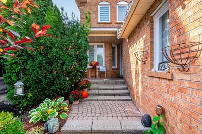 2898 Rainwater Drive, Mississauga, On L5n 6k8