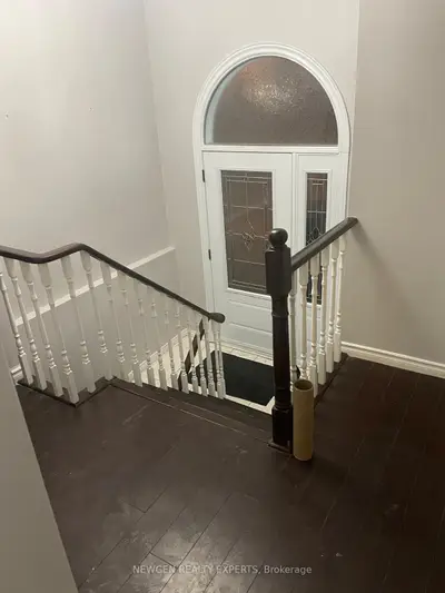 28 Royal Salisbury Way, Brampton, On L6v 3j6