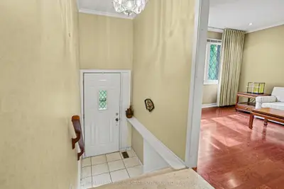 1577 Thompson Street, Mississauga, On L5c 1b4