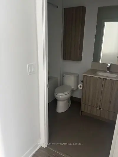 430 Square One Drive 319, Mississauga, On L5b 0r7