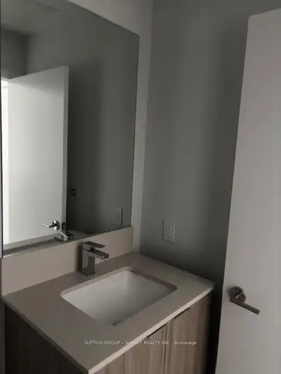 430 Square One Drive 319, Mississauga, On L5b 0r7