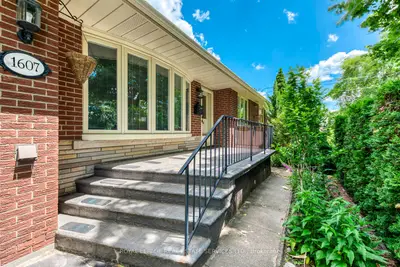 1607 Ewald Road, Mississauga, On L5g 4c4