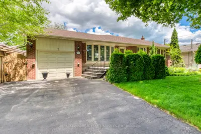 1607 Ewald Road, Mississauga, On L5g 4c4