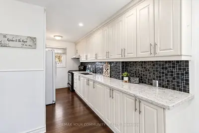 11 Grantbrook Court, Brampton, On L6s 2k8