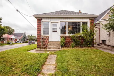 758 Jane Street, Toronto, On M6n 4b9