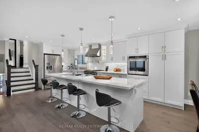 1957 Delaney Drive, Mississauga, On L5j 3l3