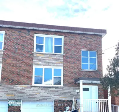 11 Donald Avenue 4, Toronto, On M6m 1j7