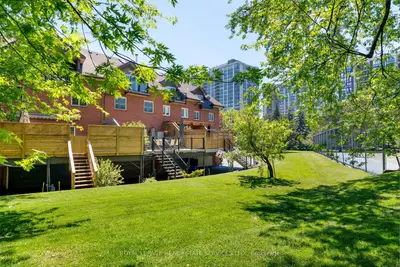 68 Tradewind Drive, Oakville, On L6l 6k8