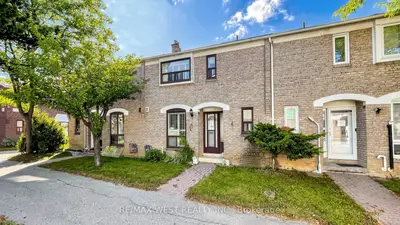 25 Gosford Boulevard 24, Toronto, On M3n 2g7