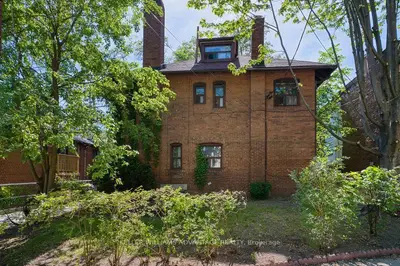24 Indian Road Crescent, Toronto, On M6p 2g1