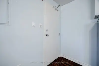 70 Melbourne Avenue 106, Toronto, On M6k 1k7