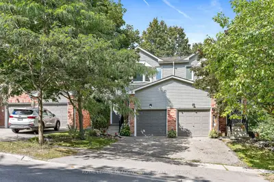 28 Maple Avenue 174, Halton Hills, On L7g 5l8