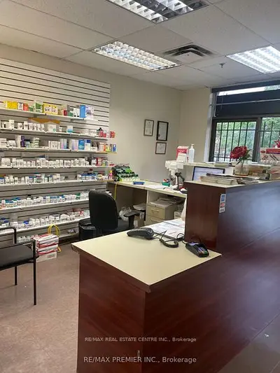 165 Dundas Street W 105, Mississauga, On L5b 2l6
