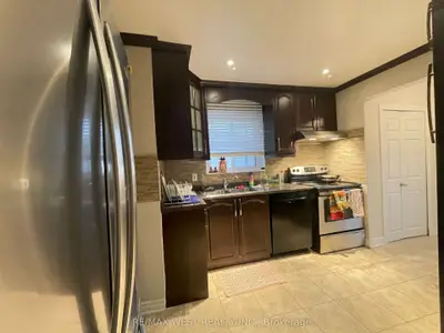 25 Coronado Court Upper, Toronto, On M9m 1s6