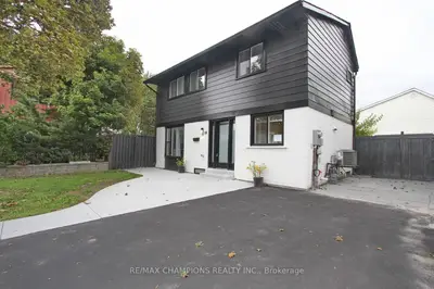 16 Glencairn Square, Brampton, On L6s 2h7