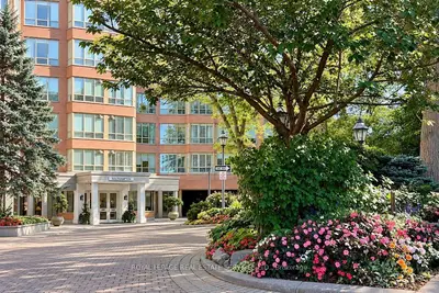 1 Ripley Avenue 403, Toronto, On M6s 4z6
