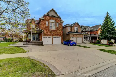 806 White Clover Way, Mississauga, On L5v 3c5