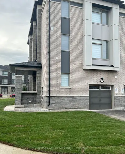 2 Plume Street A, Brampton, On L7a 0b6