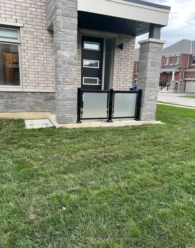 2 Plume Street A, Brampton, On L7a 0b6