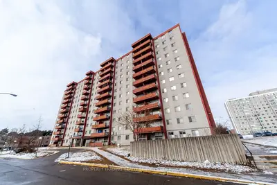 50 Lotherton Pathway 402, Toronto, On M6b 2g8