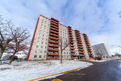 50 Lotherton Pathway 402, Toronto, On M6b 2g8