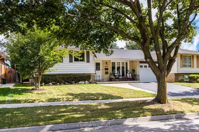 2037 Mountain Grove Avenue, Burlington, On L7p 2h8
