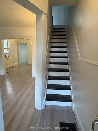 48 Corby Avenue, Toronto, On M6e 1v3