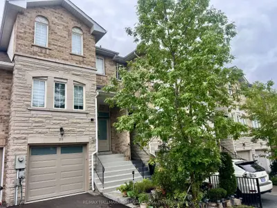 31 Shining Star Crescent, Toronto, On M6m 5l6