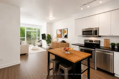 8 Fieldway Road 414, Toronto, On M8z 3l1