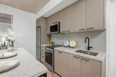 1808 St. Clair Avenue W 301, Toronto, On M6n 1j5