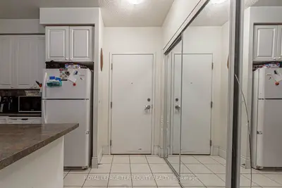 3888 Duke Of York Boulevard 226, Mississauga, On L5b 4p5