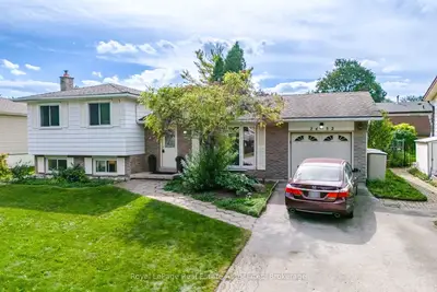2452 Yarmouth Crescent, Oakville, On L6l 2m8