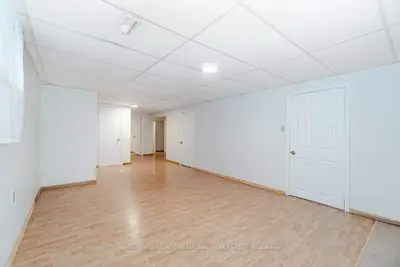 943 Ninth Street Lower, Mississauga, On L5e 1s2