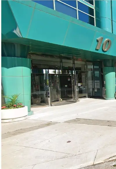 10 Kingsbridge Garden Circle 101, Mississauga, On L5r 3k6
